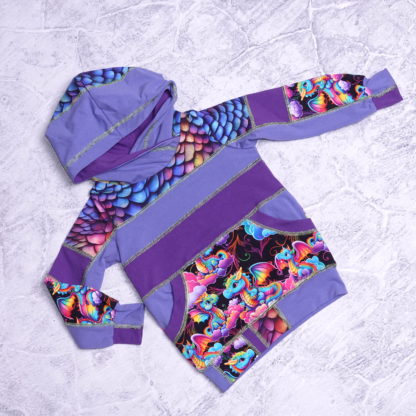 Regenboog draakjes all over hoody maat 92 (2jaar )