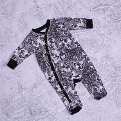Witte lace footie romper maat nb/3 maanden (50/56)