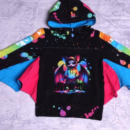 Stoere vleermuis hoody met vleugels maat 7 jaar (122) - Afbeelding 2