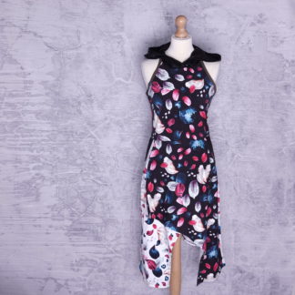 Blaadjes jurk met capuchon maat L ( 12/14 uk )