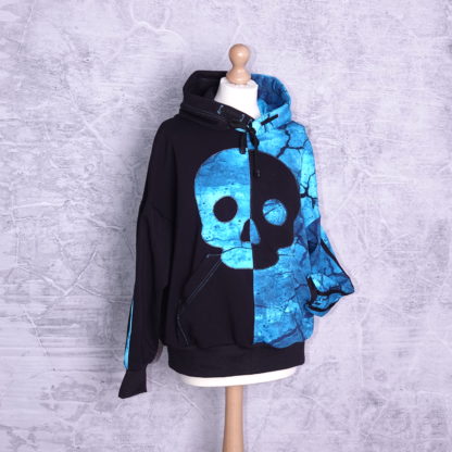 Turkoise blue skulls cropped hoody maat 42 (XL)