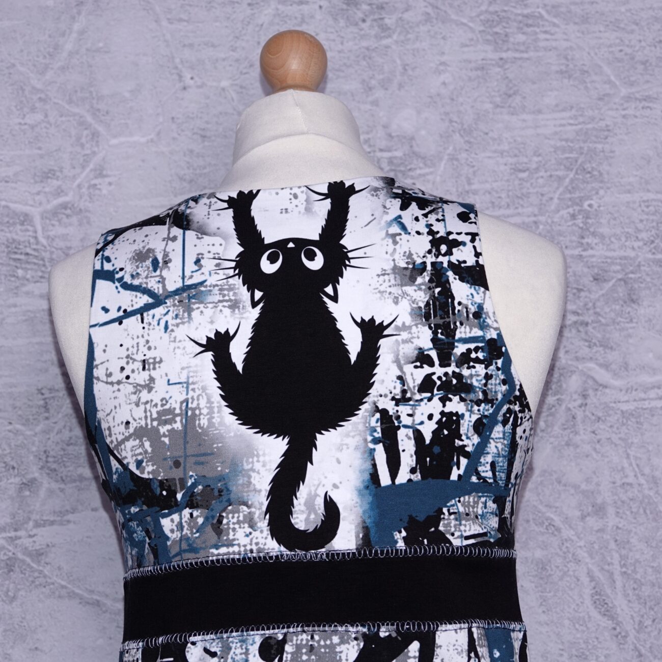 Detail boobielicious hangende kat Detail boobielicious hangende kat