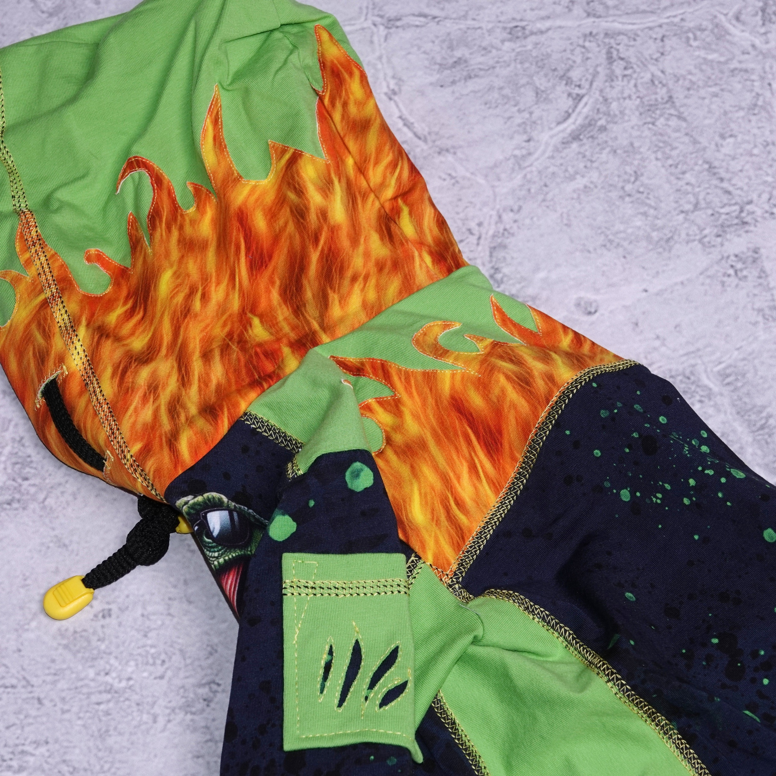 Detail dino hoody