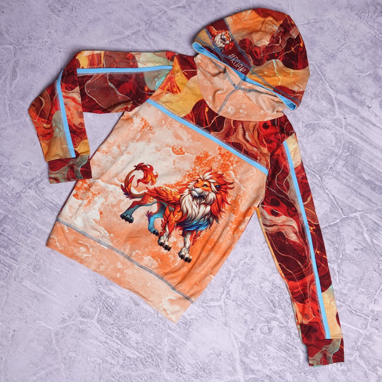 Velocitas hoodie machtige Leeuw vlam maat 140 -10 jaar
