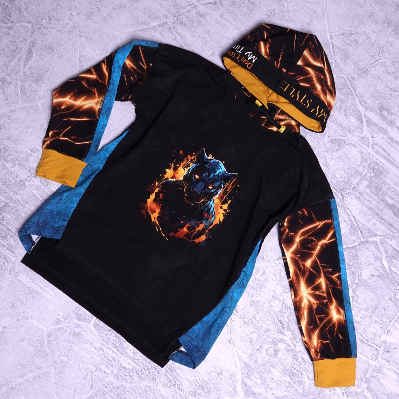 Oversized hoodie met panter print en bliksem schichten maat 10 jaar (140)